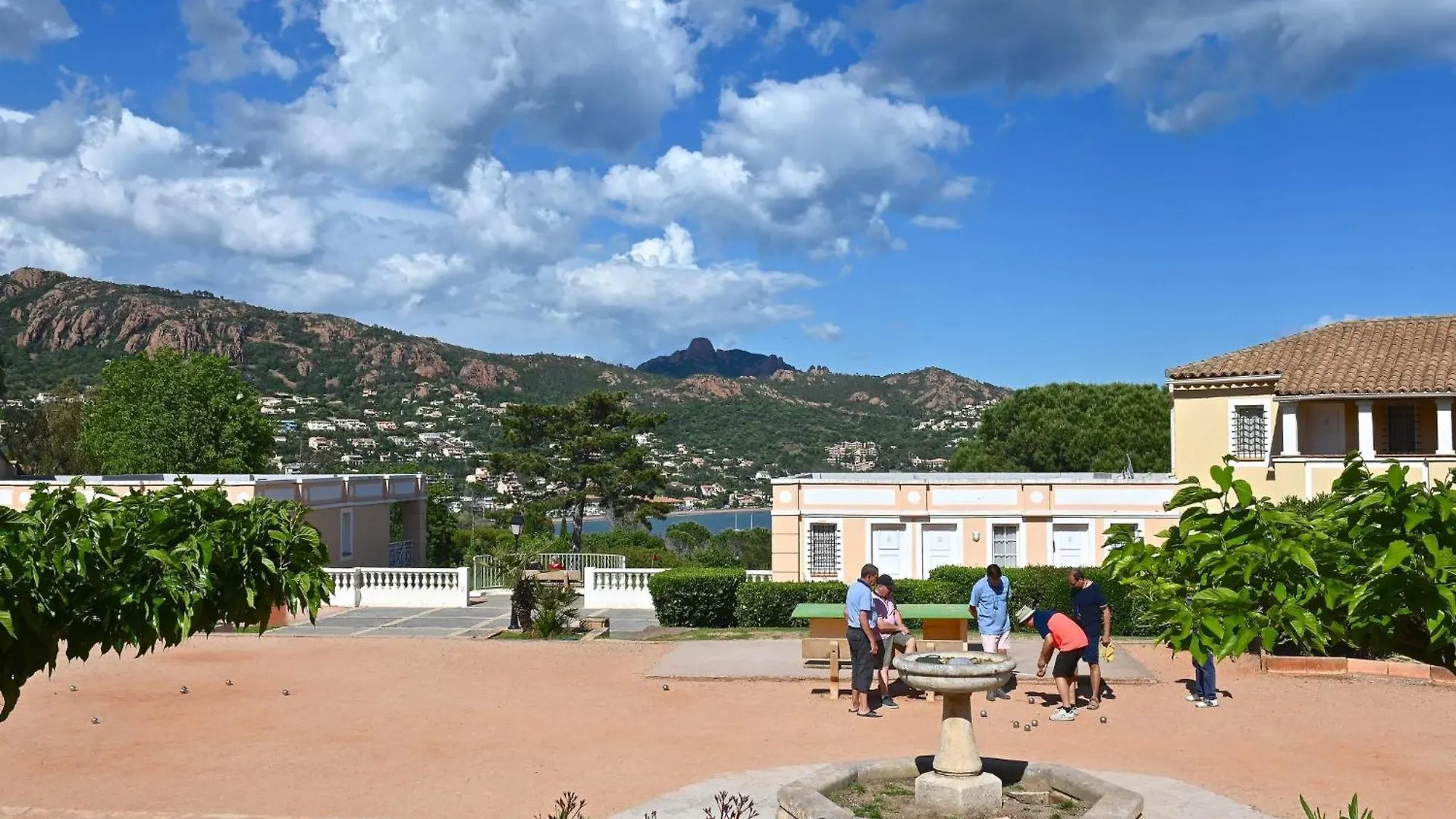 Апартаменты Studio Village Cap Esterel - Le Village-72 By Interhome Сен-Рафаэль